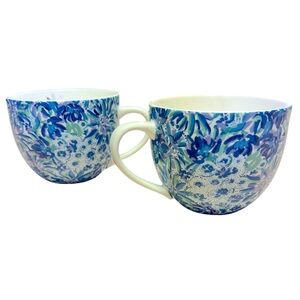 Lilly Pulitzer two tea or latte cups. Enjoy coffee with your bestie. No chips